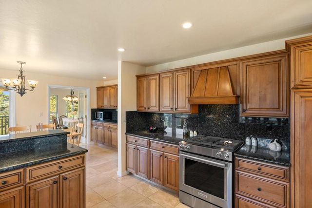 397 Corral De Tierra Road B, Salinas, CA 93908