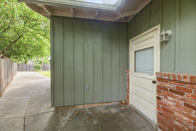 8132 E Morningside St, Wichita, KS 67207