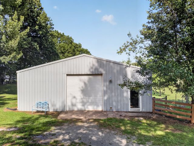 5205 SE Tater Peeler Rd, Lebanon, TN 37090