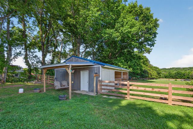 5205 SE Tater Peeler Rd, Lebanon, TN 37090