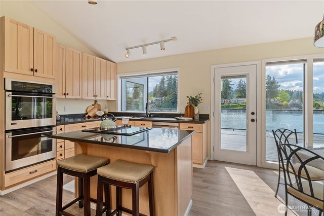 4610 Marine View Place, Bremerton, WA 98312