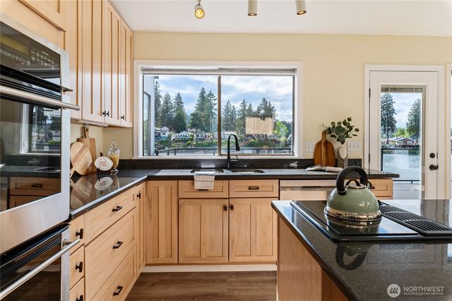 4610 Marine View Place, Bremerton, WA 98312