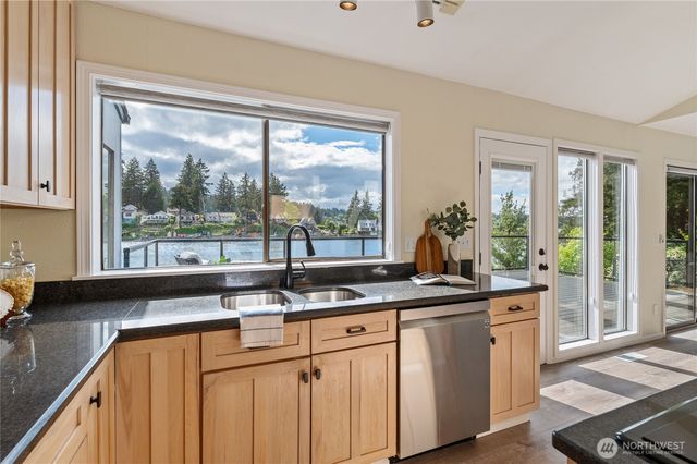 4610 Marine View Place, Bremerton, WA 98312