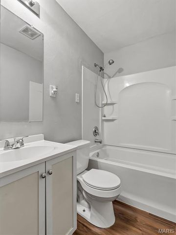 212 Lindy Boulevard, Ballwin, MO 63021