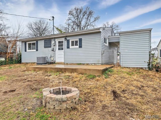 212 Lindy Boulevard, Ballwin, MO 63021