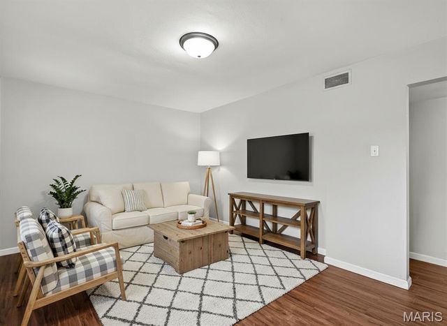 212 Lindy Boulevard, Ballwin, MO 63021