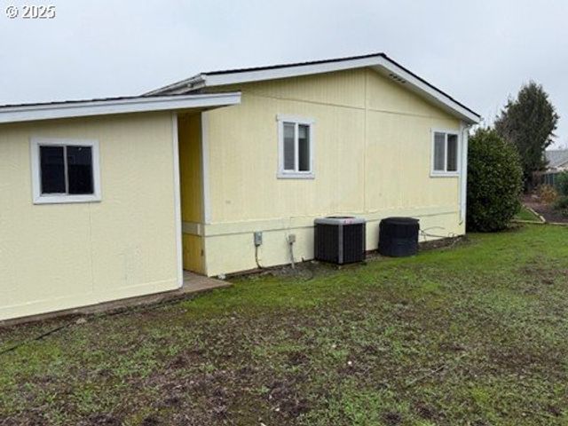 1199 N TERRY St, Eugene, OR 97402