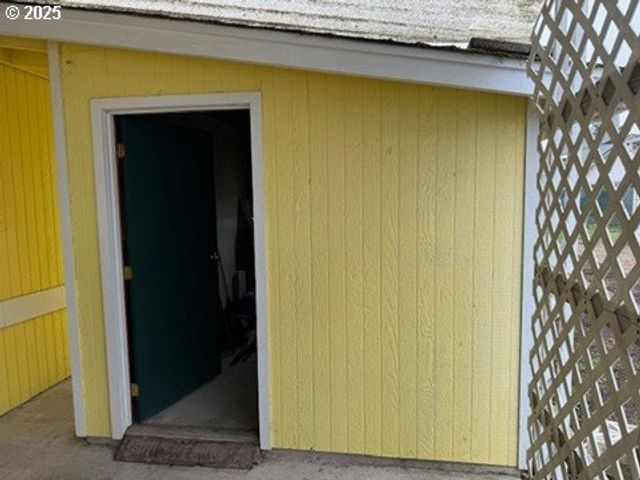 1199 N TERRY St, Eugene, OR 97402