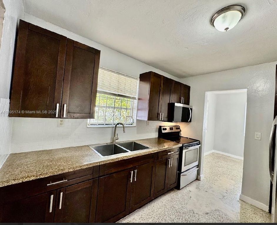 901 NW 55th St 901, Miami, FL 33127