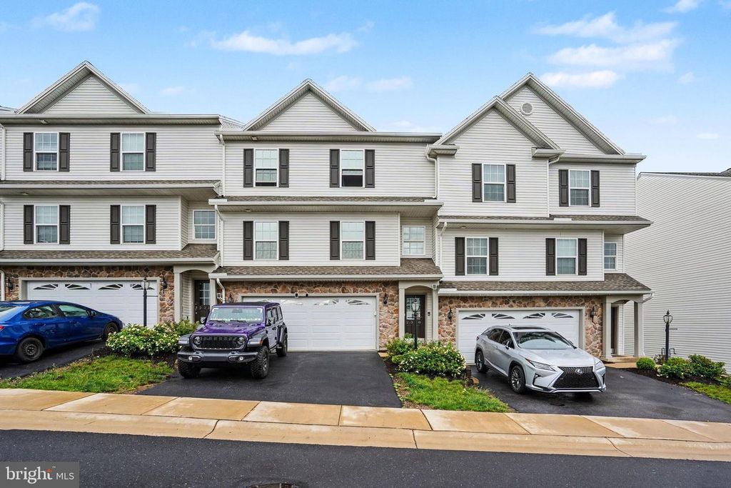 2318 BARTLETT RD, Harrisburg, PA 17110