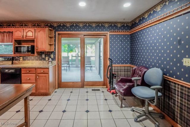 2982 Fair Oaks Drive, Norton, OH 44203