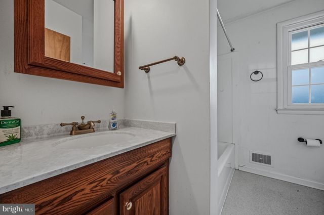 308 BREWSTER DR, Newark, DE 19711