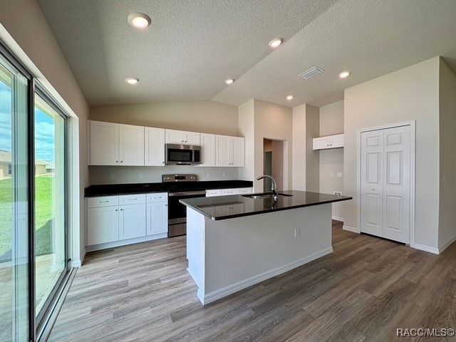 8220 N Wakefield Drive, Citrus Springs, FL 34434