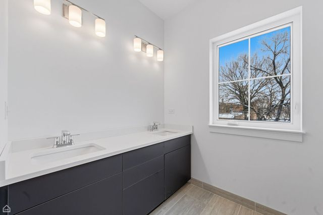 2832 W Wilcox Street, Chicago, IL 60612