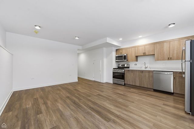 2832 W Wilcox Street, Chicago, IL 60612