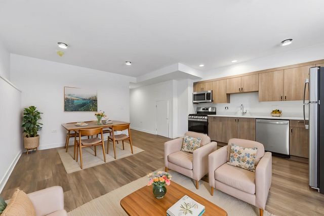 2832 W Wilcox Street, Chicago, IL 60612