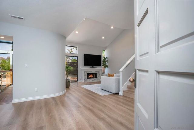 6339 Caminito Del Cervato, San Diego, CA 92111