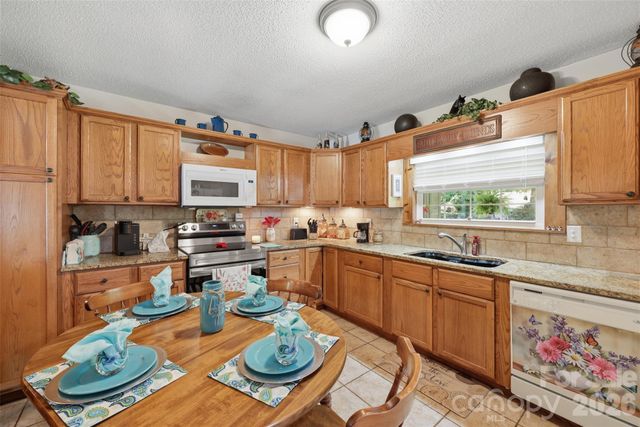 176 + 174 Oak Hollow Road, Union Grove, NC 28689