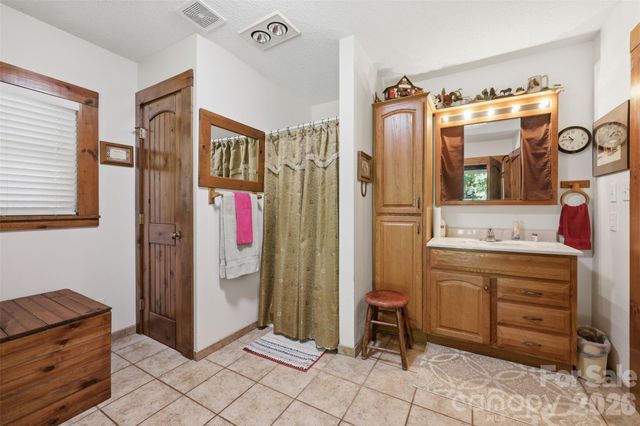 176 + 174 Oak Hollow Road, Union Grove, NC 28689