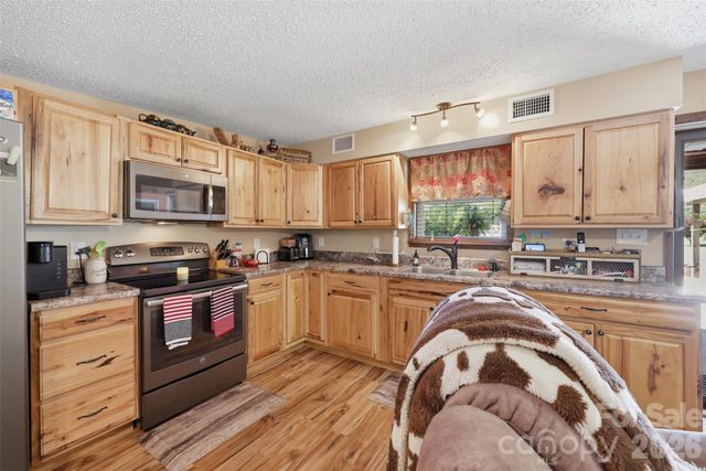 176 + 174 Oak Hollow Road, Union Grove, NC 28689