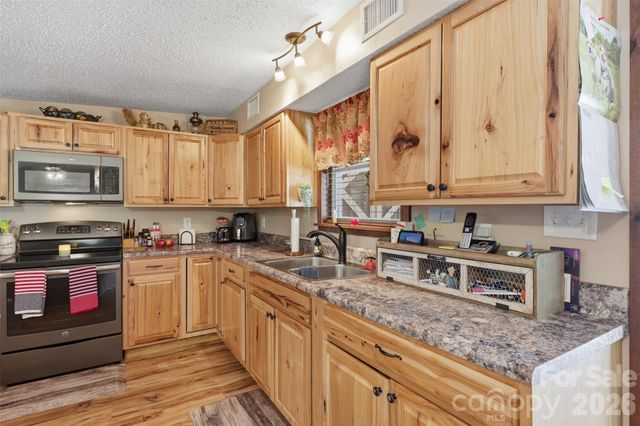 176 + 174 Oak Hollow Road, Union Grove, NC 28689