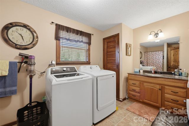 176 + 174 Oak Hollow Road, Union Grove, NC 28689
