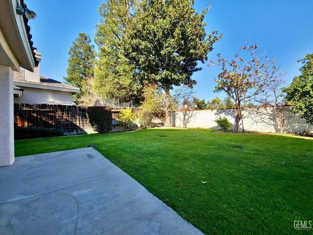 1508 Fieldspring Drive, Bakersfield, CA 93311