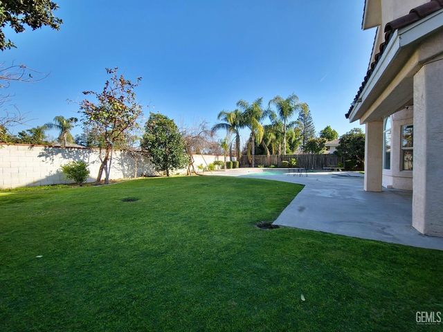 1508 Fieldspring Drive, Bakersfield, CA 93311