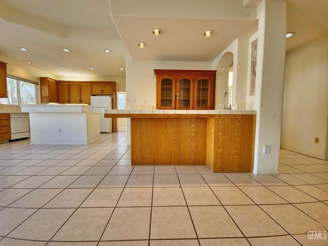 1508 Fieldspring Drive, Bakersfield, CA 93311