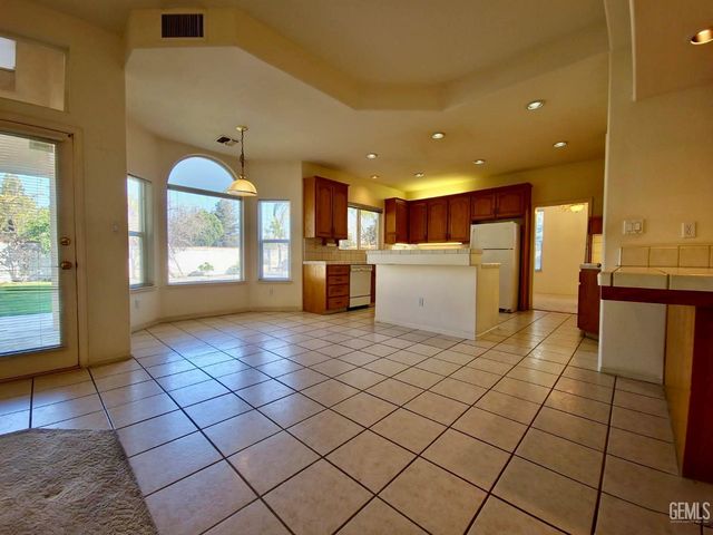 1508 Fieldspring Drive, Bakersfield, CA 93311