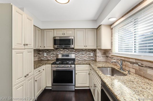 6322 Clarendon Drive, Canton, MI 48187