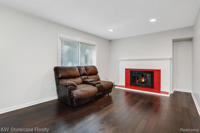 6322 Clarendon Drive, Canton, MI 48187