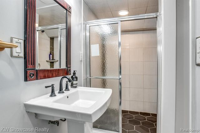 6322 Clarendon Drive, Canton, MI 48187