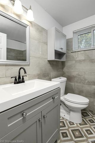 6322 Clarendon Drive, Canton, MI 48187