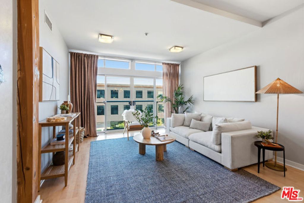 4215 Glencoe Avenue 302, Marina Del Rey, CA 90292