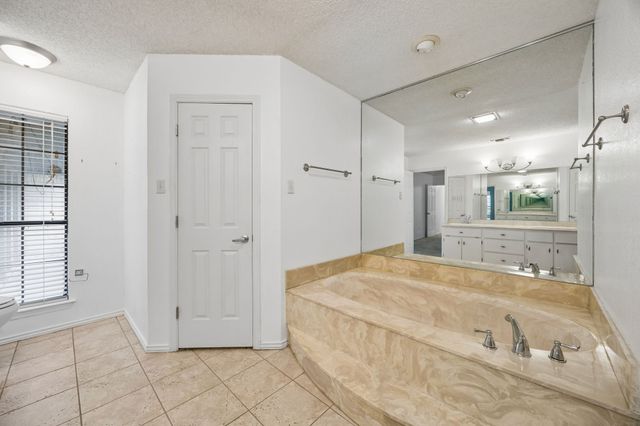 1804 Lakewood Drive, Weatherford, TX 76087