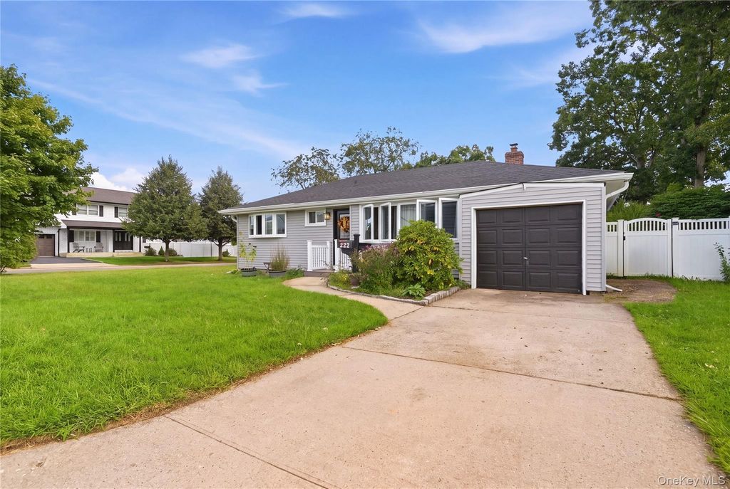 222 Jerusalem Avenue, Massapequa, NY 11758 — photo 3