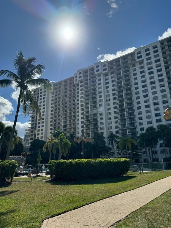 18151 NE 31st Ct 1408, Aventura, FL 33160