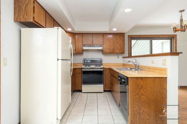 1213 Yorkshire Drive, Naperville, IL 60563