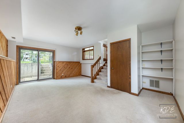 1213 Yorkshire Drive, Naperville, IL 60563