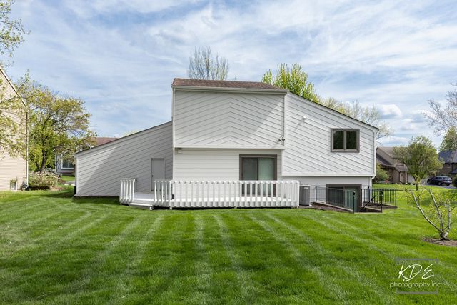1213 Yorkshire Drive, Naperville, IL 60563