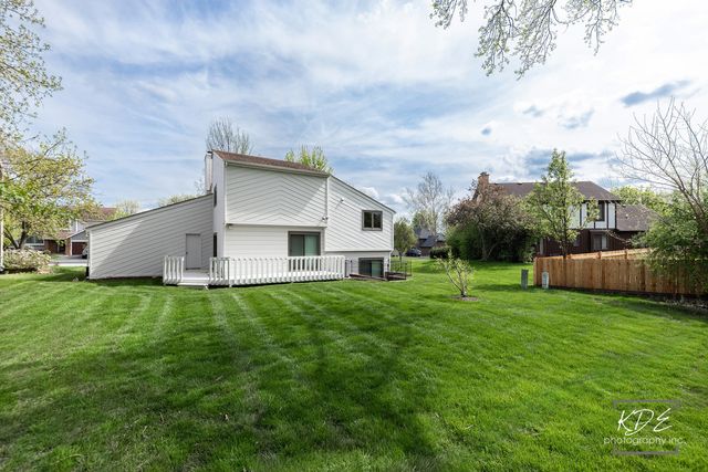 1213 Yorkshire Drive, Naperville, IL 60563