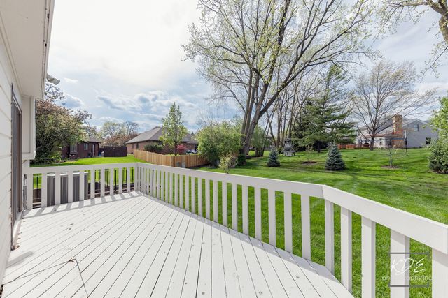 1213 Yorkshire Drive, Naperville, IL 60563