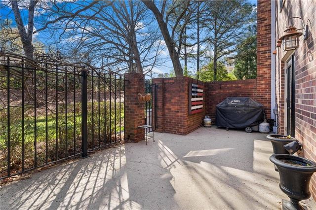 31 Howell Mill Plantation NW, Atlanta, GA 30327
