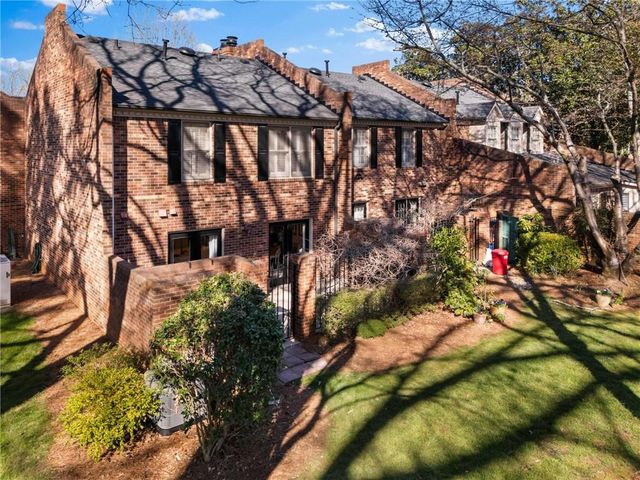 31 Howell Mill Plantation NW, Atlanta, GA 30327