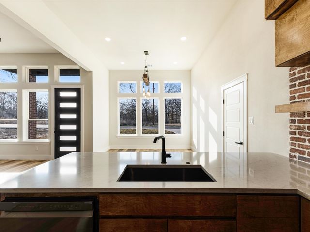 5018 Point Lavista, Malakoff, TX 75148