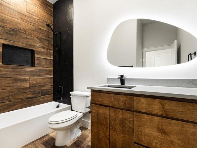 5018 Point Lavista, Malakoff, TX 75148