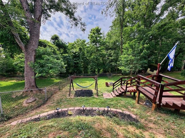 1110 Hollyberry Lane, South Charleston, WV 25309