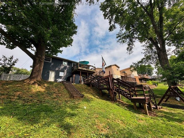 1110 Hollyberry Lane, South Charleston, WV 25309