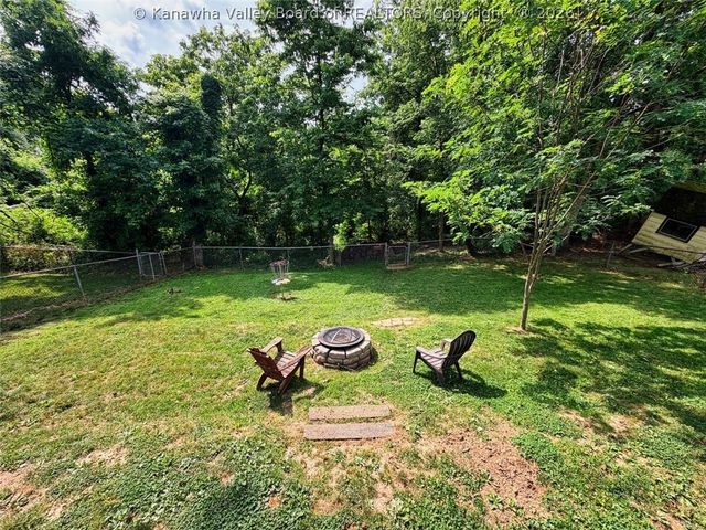 1110 Hollyberry Lane, South Charleston, WV 25309
